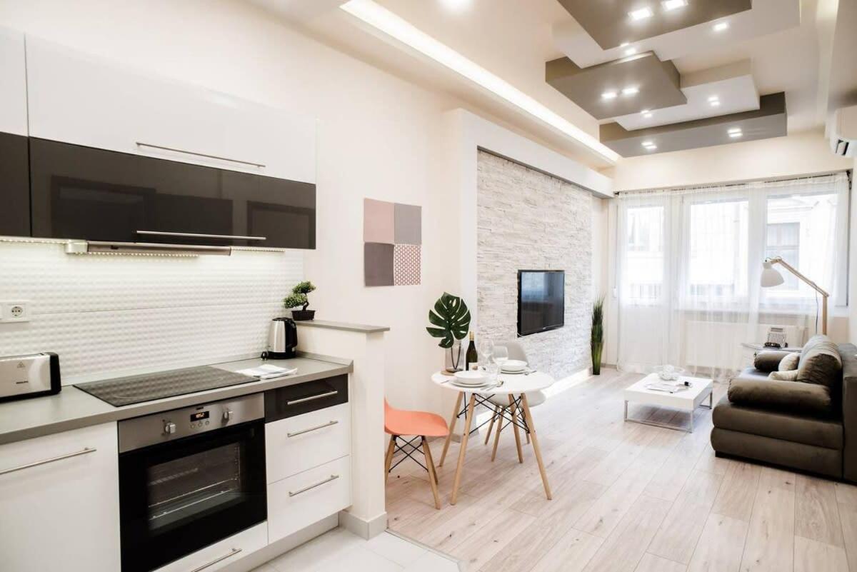 New Luxury Apartment In The Center With A/C Budapest Bagian luar foto