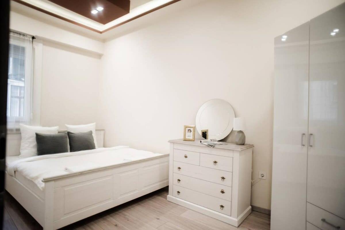 New Luxury Apartment In The Center With A/C Budapest Bagian luar foto