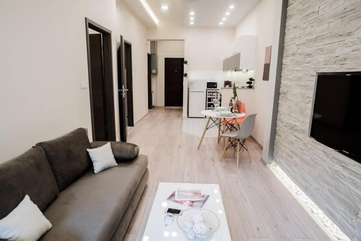 New Luxury Apartment In The Center With A/C Budapest Bagian luar foto