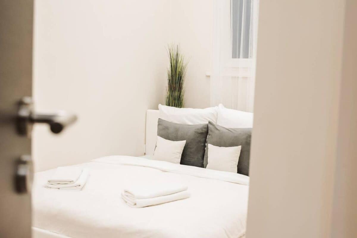 New Luxury Apartment In The Center With A/C Budapest Bagian luar foto