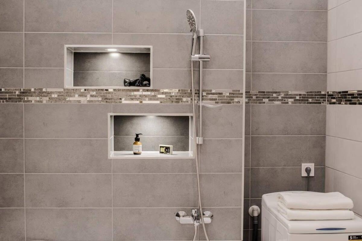 New Luxury Apartment In The Center With A/C Budapest Bagian luar foto