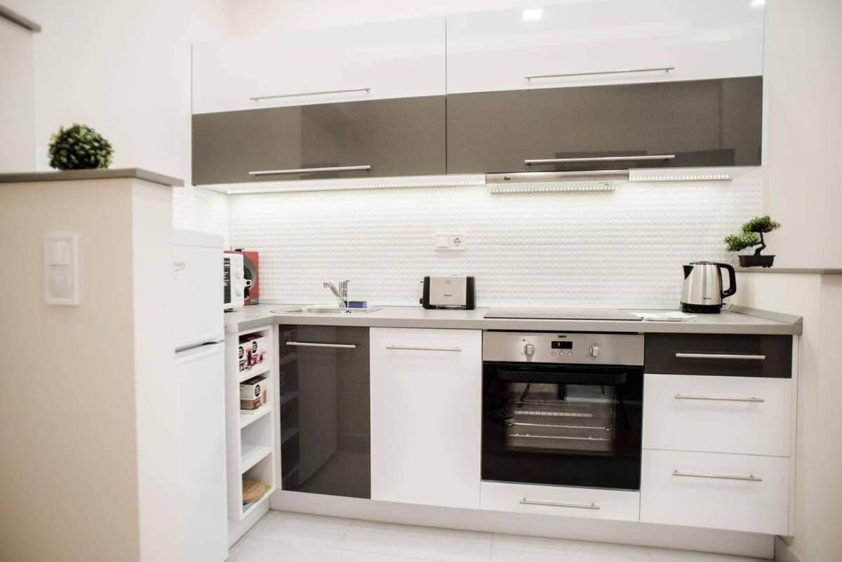 New Luxury Apartment In The Center With A/C Budapest Bagian luar foto