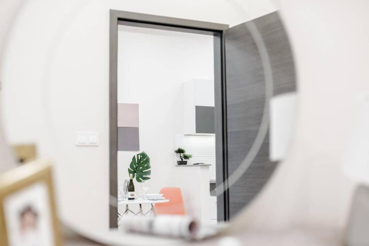 New Luxury Apartment In The Center With A/C Budapest Bagian luar foto