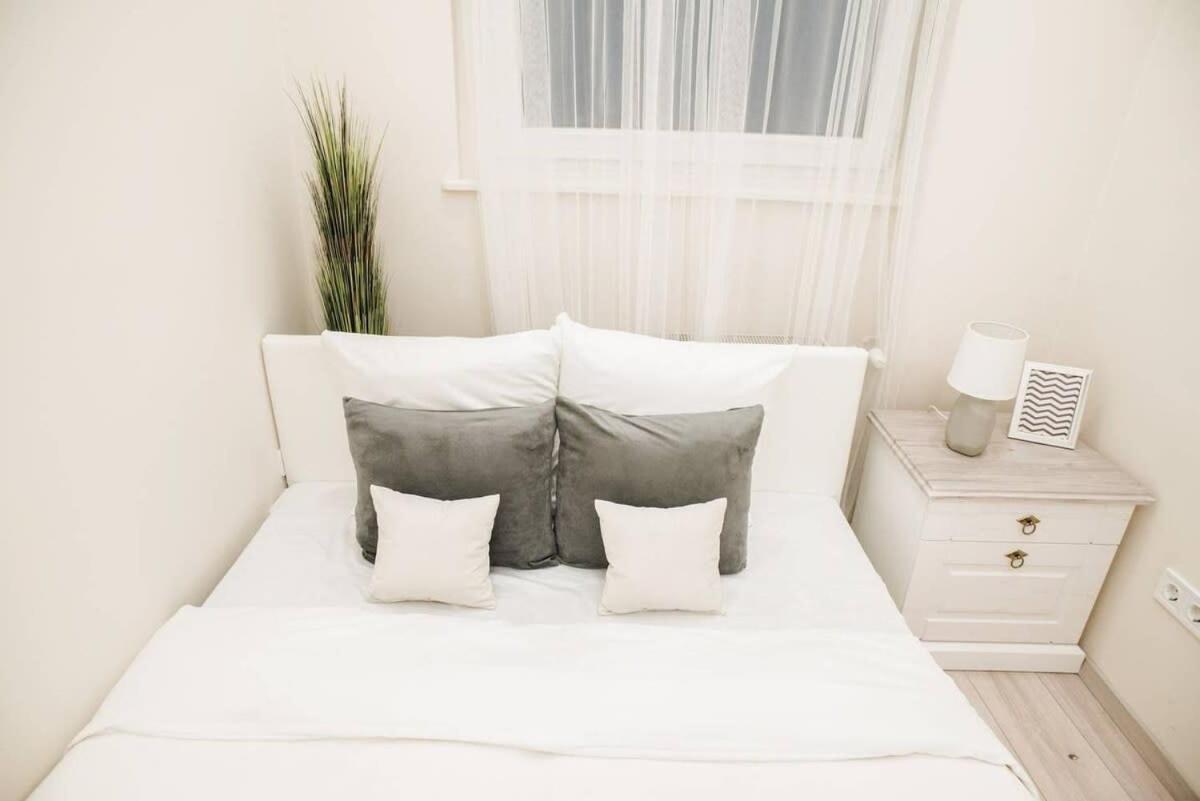 New Luxury Apartment In The Center With A/C Budapest Bagian luar foto