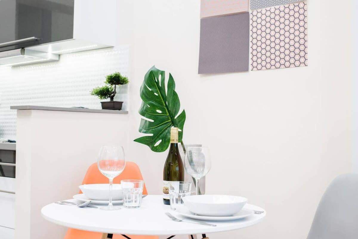 New Luxury Apartment In The Center With A/C Budapest Bagian luar foto